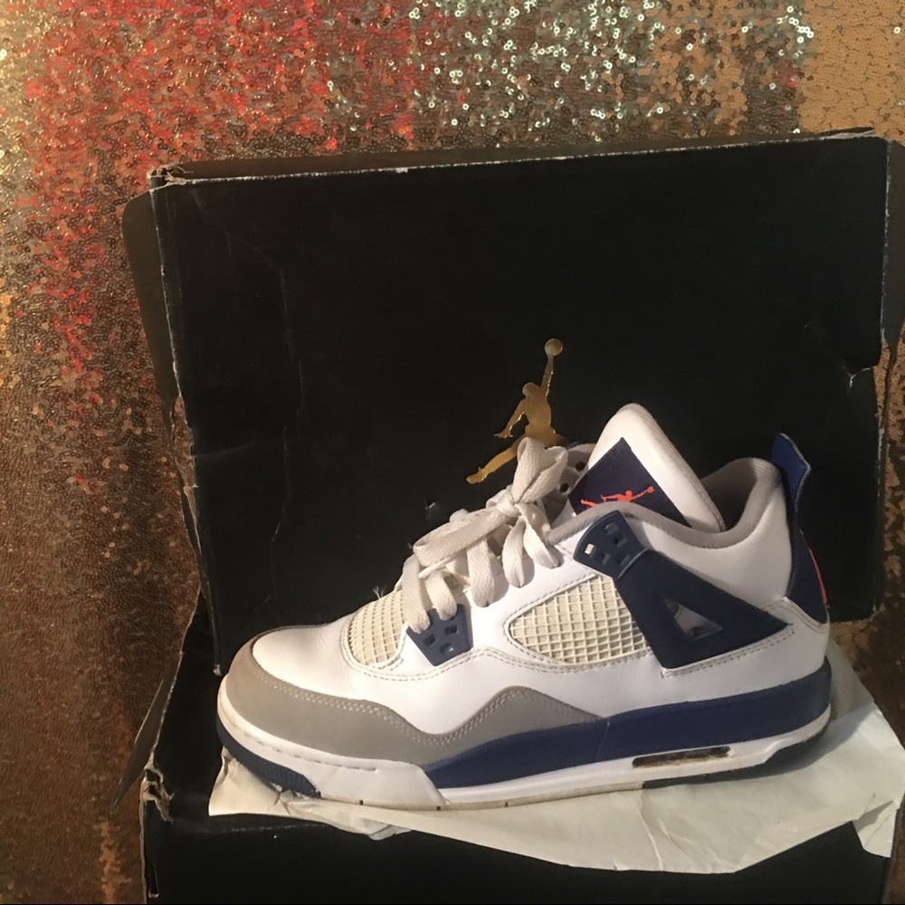 Jordan 4s - Picture 2 of 6